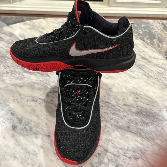 Nike lebron xx pink diamond collection black and red size 9.5 - Picture 2 of 6